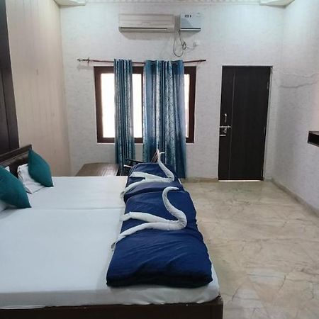 Bluestays Hostel Rishīkesh Buitenkant foto